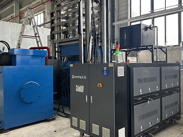 導(dǎo)熱油模溫機(jī) 導(dǎo)熱油模溫機(jī)