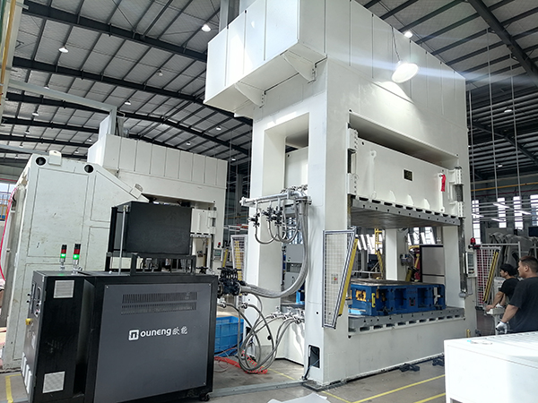 熱壓機(jī)電加熱模溫機(jī) 熱壓機(jī)電加熱模溫機(jī)